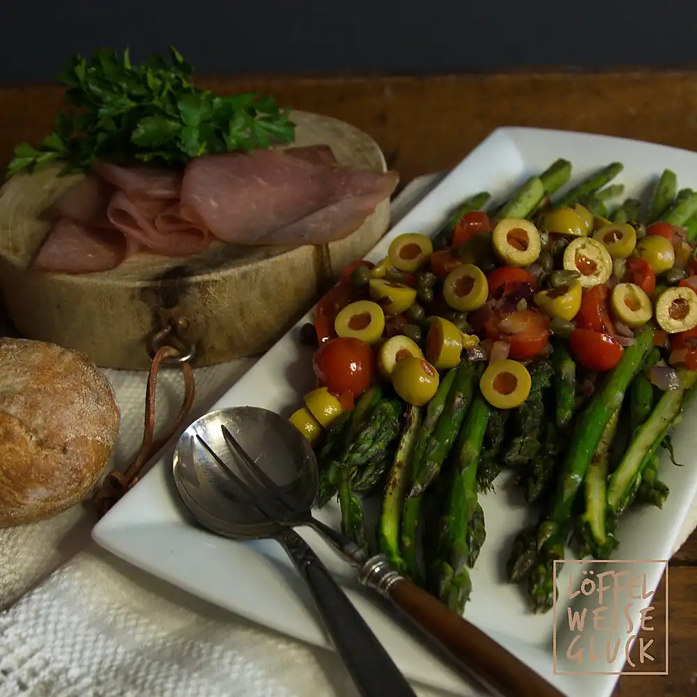 Antipasti aus grünem Spargel