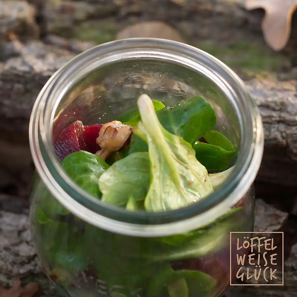 Feldsalat mit Rote Bete und Waldnüssen